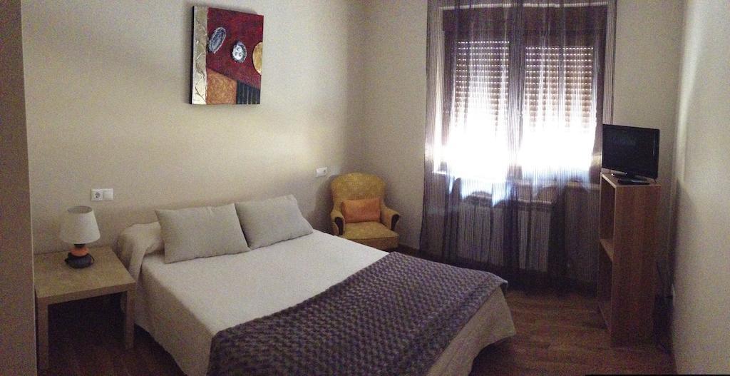 Pension Blasones Sarria Zimmer foto